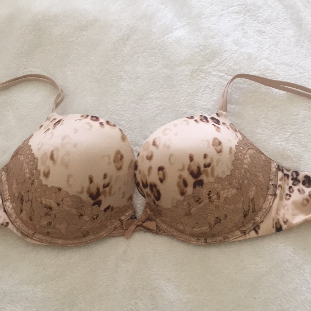 Never worn Victoria secret 32dd